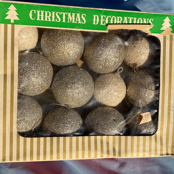Christmas Glitter Silver, White Ornaments Vintage - 12 Unbreakable - Picture 1 of 6